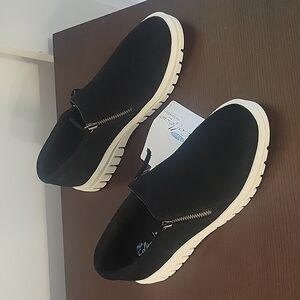 NWT Aqua College Suede Waterproof Sneakers